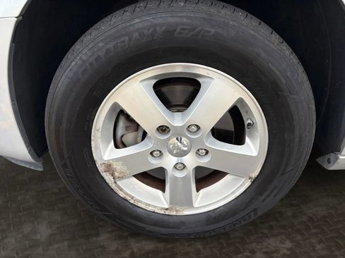 Used 2009 Dodge Grand Caravan SXT FWD image 39