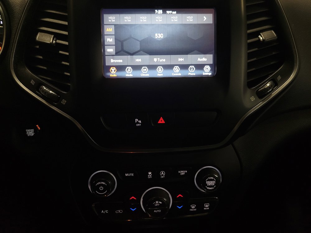 Used 2020 Jeep Cherokee Latitude Plus AWD/4WD image 25