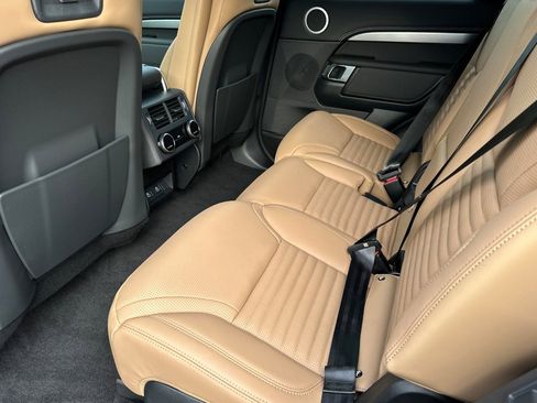 New 2025 Land Rover Discovery Dynamic SE AWD/4WD image 12