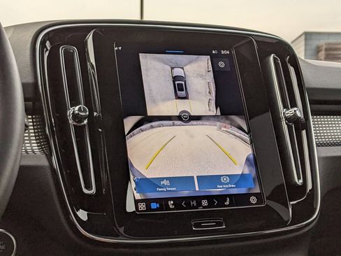 Certified 2025 Volvo XC40 B5 Plus image 17