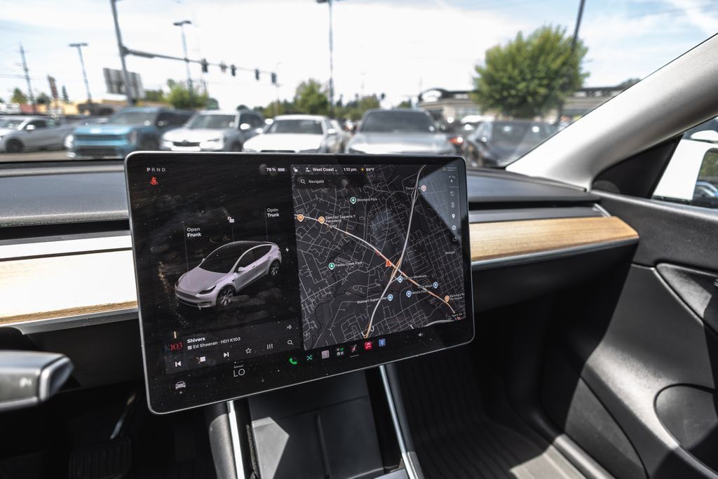 Used 2021 Tesla Model Y Long Range AWD/4WD image 10