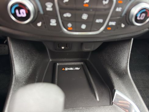 Used 2023 Chevrolet Traverse LT w/ Rear Camera Mirror Package AWD/4WD image 21
