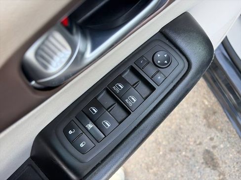 Used 2022 Chrysler Voyager LX FWD image 26