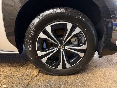 Used 2023 Toyota bZ4X XLE w/ Weather Package image 29