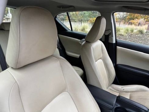 Used 2013 Lexus CT 200h image 28