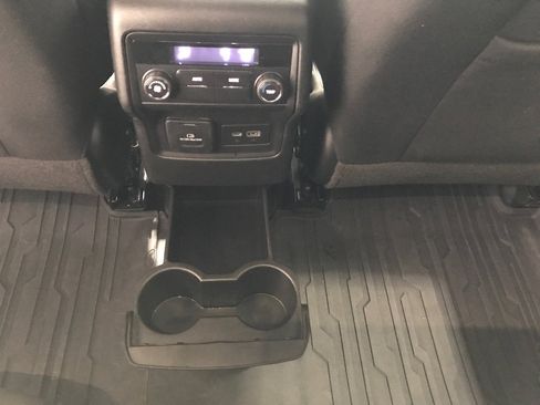 Certified 2023 GMC Acadia SLE w/ Driver Convenience Package image 31