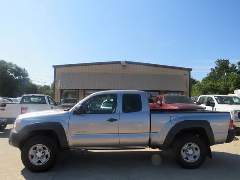Used 2015 Toyota Tacoma PreRunner w/ Convenience Package RWD image 8