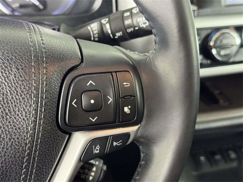 Used 2018 Toyota Highlander XLE image 23