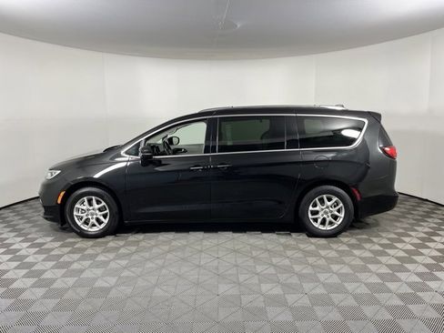 Used 2021 Chrysler Pacifica Touring-L image 4