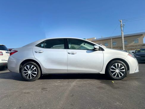 Used 2016 Toyota Corolla LE FWD image 2
