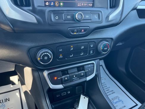 Used 2024 GMC Terrain SLE FWD image 19