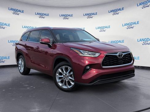 Used 2023 Toyota Highlander Limited FWD image 2
