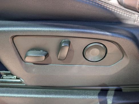 Used 2022 Chevrolet Silverado 1500 High Country w/ High Country Premium Package image 22