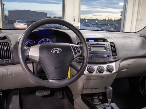 Used 2010 Hyundai Elantra GLS image 16