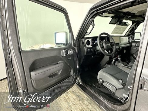 New 2025 Jeep Gladiator Sport image 20