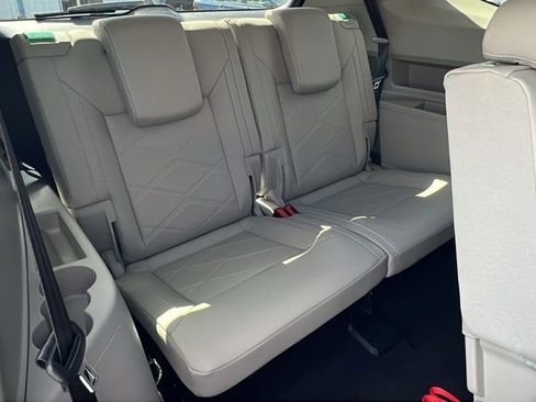 New 2026 Volkswagen Atlas SE image 12