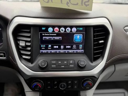 Used 2018 GMC Acadia SLT w/ LPO, Black Accent Package AWD/4WD image 16