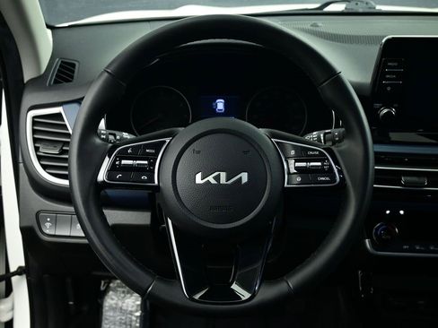 Used 2023 Kia Seltos S image 3