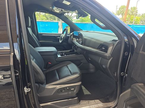 Used 2025 Chevrolet Suburban Z71 AWD/4WD image 8