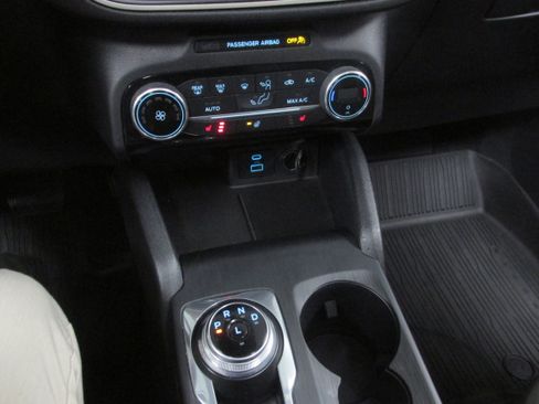 Certified 2021 Ford Escape SE w/ SE Sport Appearance Package image 35