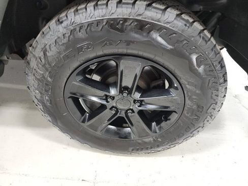 Used 2022 Jeep Wrangler Unlimited Sahara AWD/4WD image 39