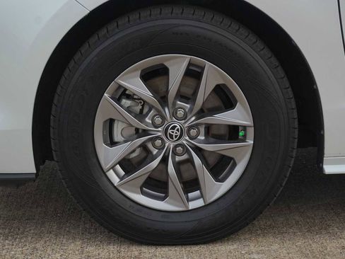 Used 2023 Toyota Sienna XLE image 7