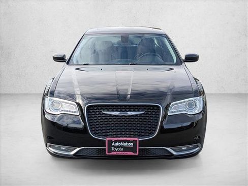 Used 2016 Chrysler 300 Limited image 2