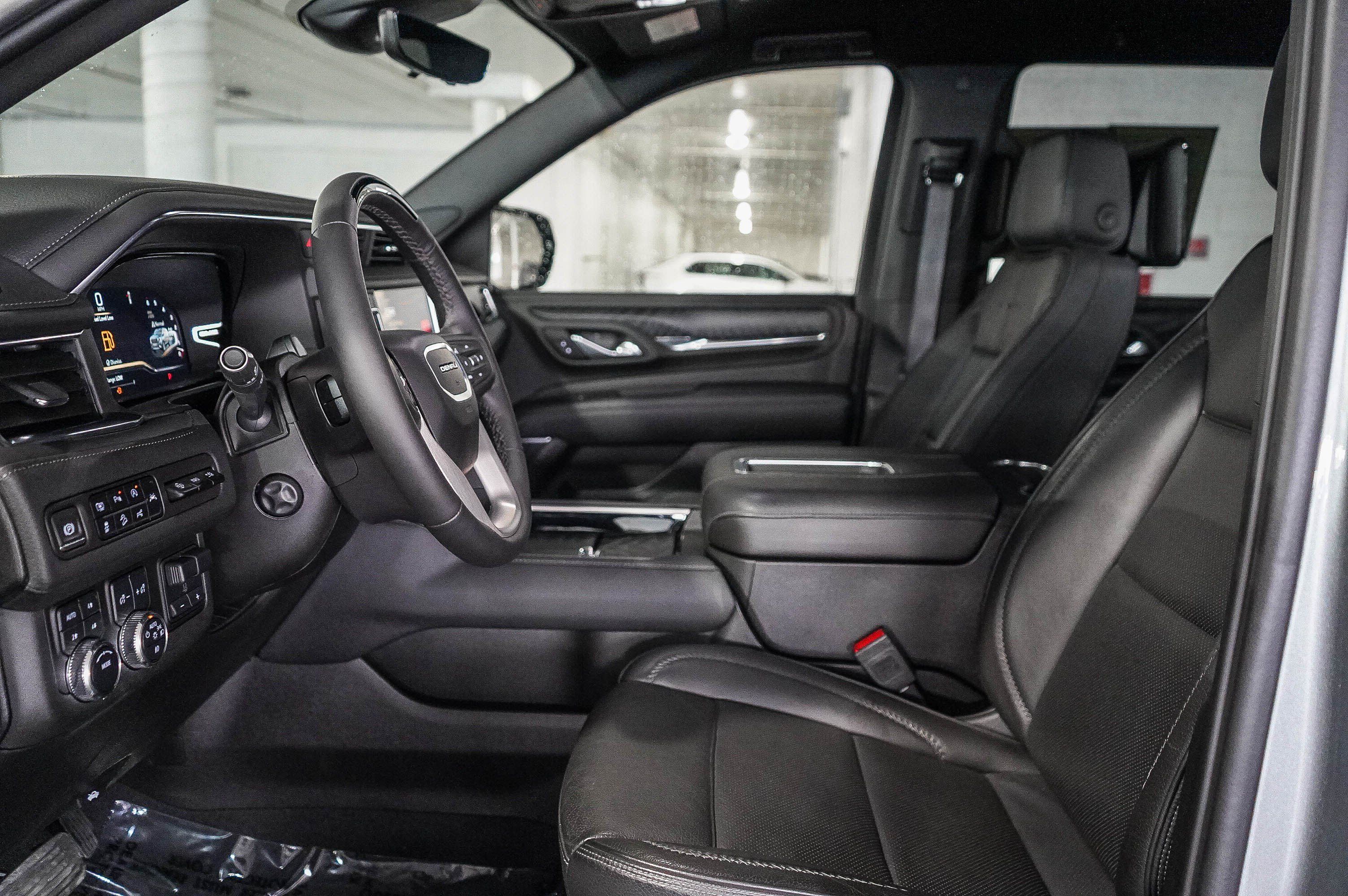 Used 2024 GMC Yukon Denali w/ Advanced Technology Package AWD/4WD image 20