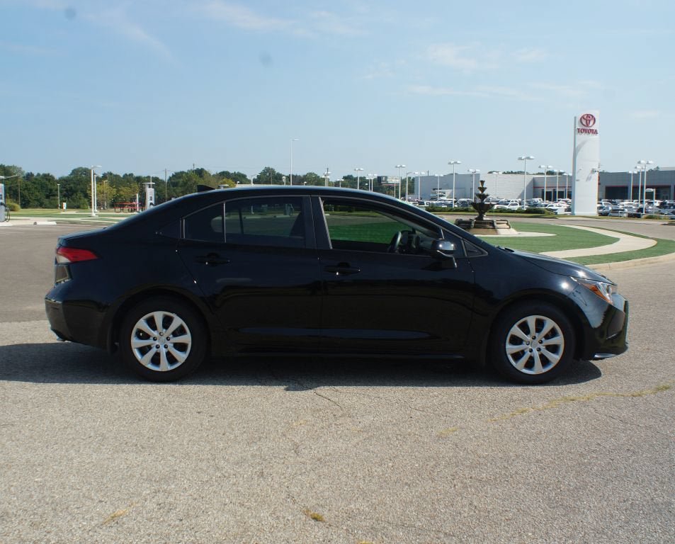 Used 2026 Toyota Corolla LE FWD image 19