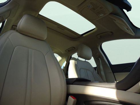 Used 2018 Lincoln MKZ Select w/ Technology Package image 30