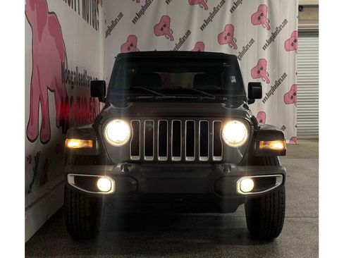 Used 2018 Jeep Wrangler Unlimited Sahara image 5