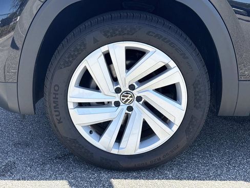 Used 2023 Volkswagen Atlas Cross Sport SE w/ Panoramic Sunroof Package FWD image 11