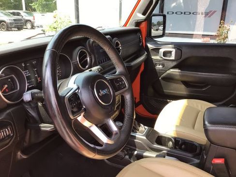 Used 2018 Jeep Wrangler Unlimited Sahara w/ Cold Weather Group AWD/4WD image 25