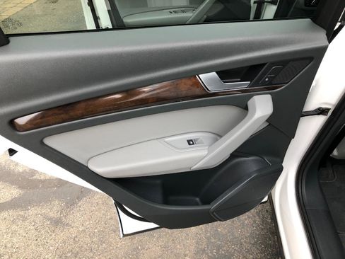 Used 2020 Audi Q5 2.0T Premium w/ Convenience Package image 26