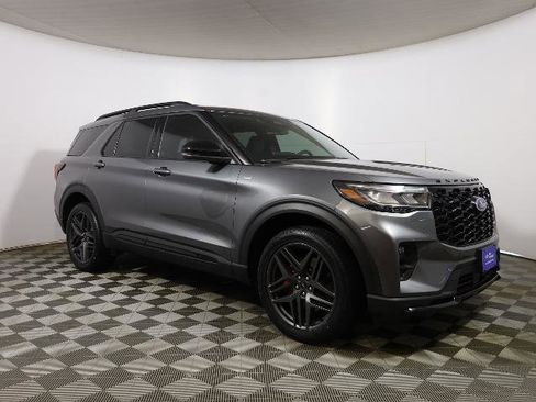 Certified 2025 Ford Explorer ST-Line w/ Premium Package AWD/4WD image 4