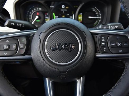 Used 2025 Jeep Wrangler Unlimited Sahara w/ Safety Group AWD/4WD image 20