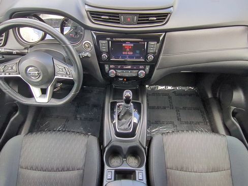 Certified 2018 Nissan Rogue SV FWD image 16