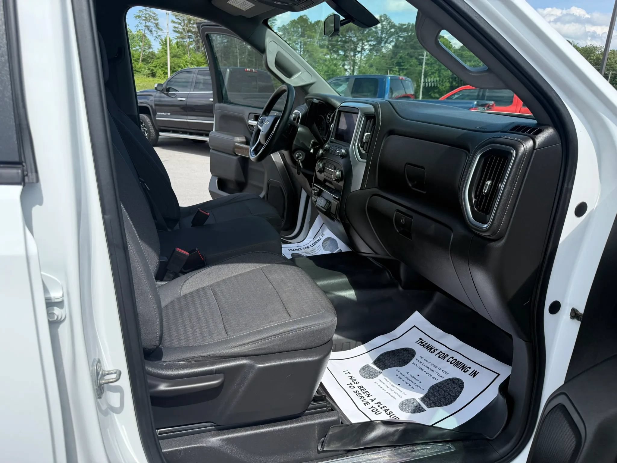 Used 2020 Chevrolet Silverado 1500 LT w/ Z71 Off-Road Package AWD/4WD image 16
