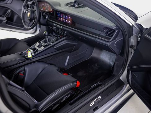 Certified 2026 Porsche 911 GT3 RWD image 7