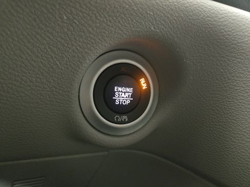 Used 2022 Chrysler Pacifica Touring-L image 26