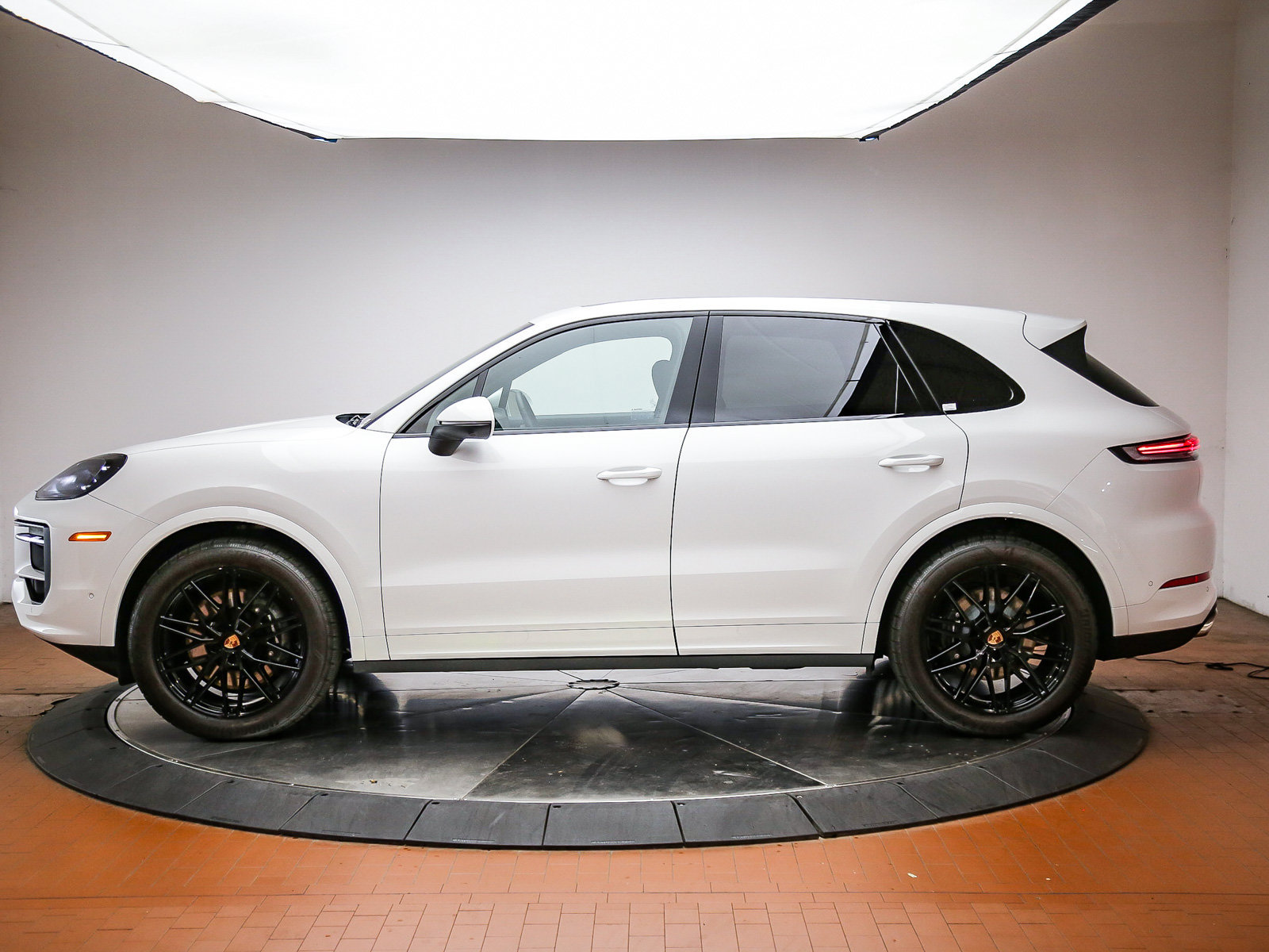 Certified 2026 Porsche Cayenne AWD/4WD image 2