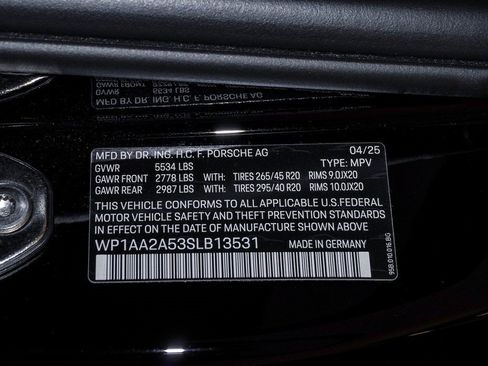 Certified 2025 Porsche Macan image 30