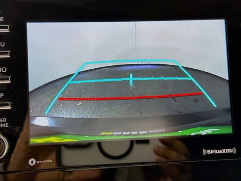 Used 2021 Toyota Camry SE image 19