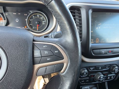 Used 2018 Jeep Cherokee Limited AWD/4WD image 13
