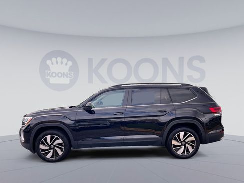 Used 2024 Volkswagen Atlas SE image 2