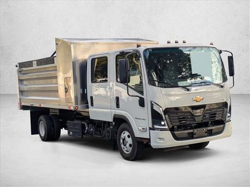 New 2025 Chevrolet Low Cab Forward image 9