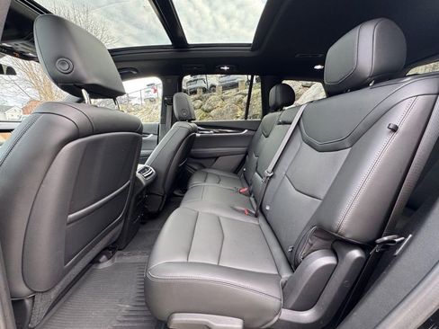 Used 2024 Cadillac XT6 Premium Luxury AWD/4WD image 18