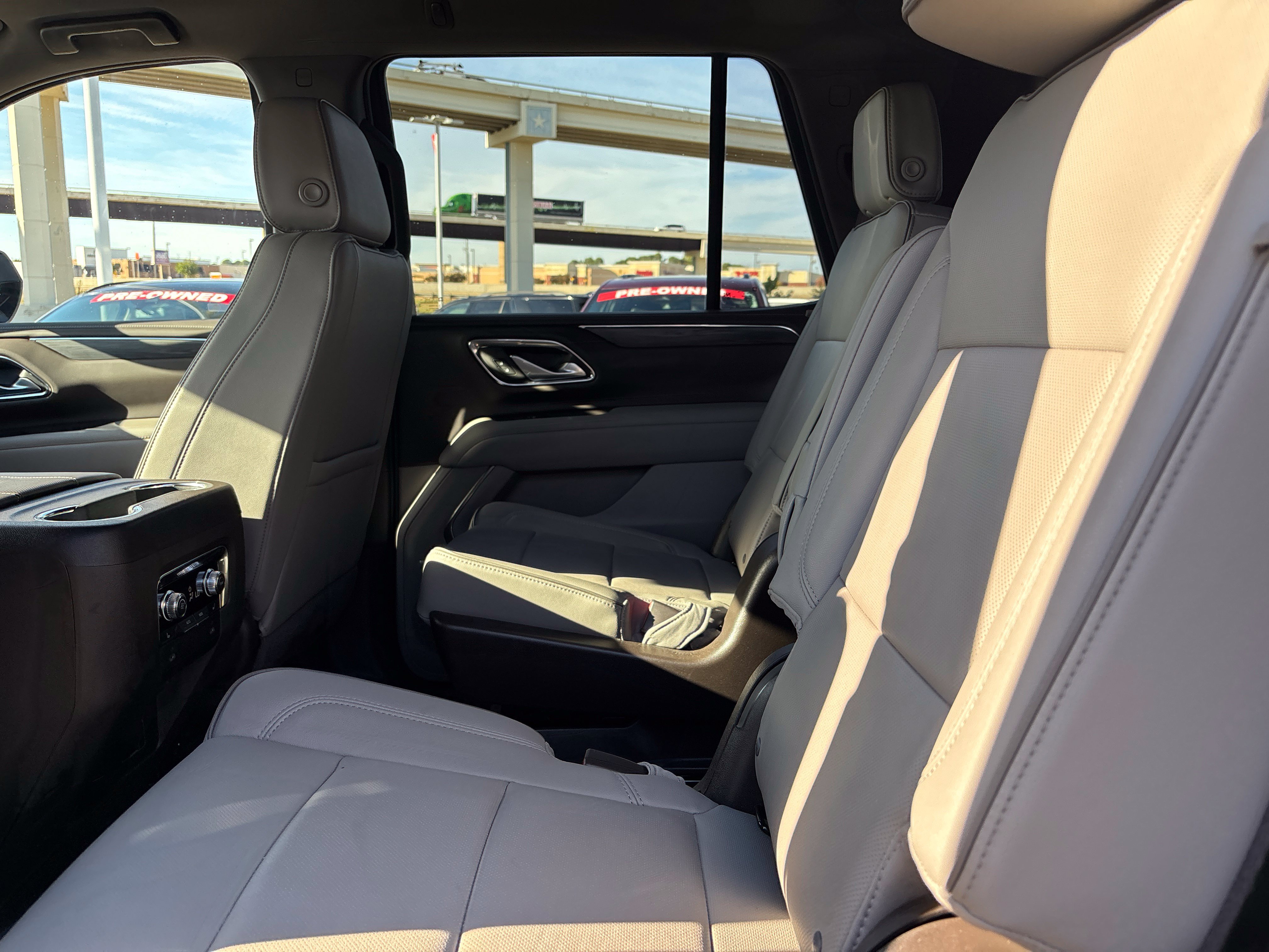 Used 2022 GMC Yukon SLT w/ SLT Luxury Package AWD/4WD image 46
