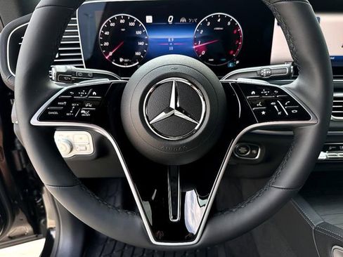 Used 2025 Mercedes-Benz GLS 450 4MATIC image 13