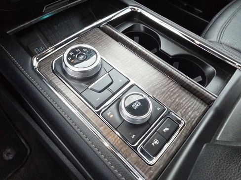 Used 2021 Ford Expedition Limited image 32